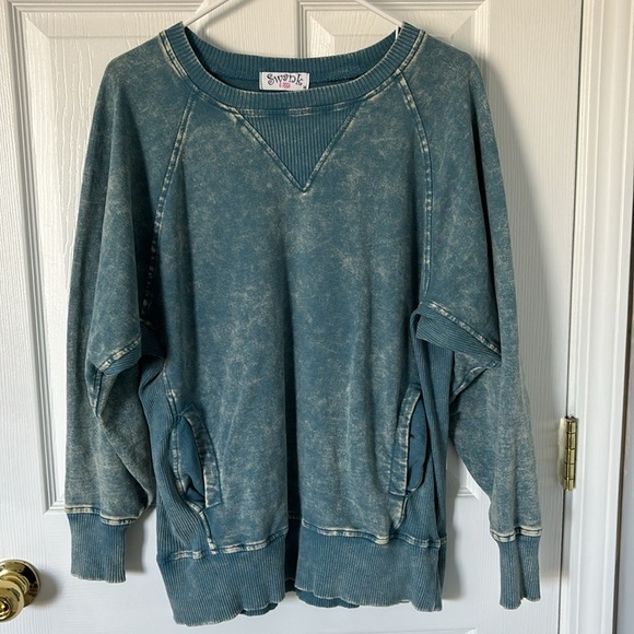Teal acid wash crewneck sweatshirt - Picture 2 of 3